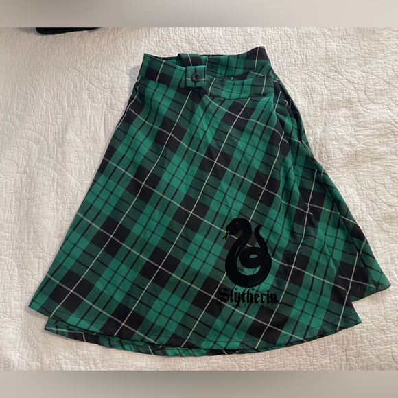 Slytherin Skirt with Adjustable Suspenders size 24 - Picture 2 of 6